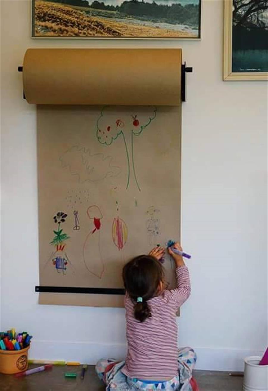 رول الحائط كي يستمتع طفلك بالرسم على الجدران (فكرة)