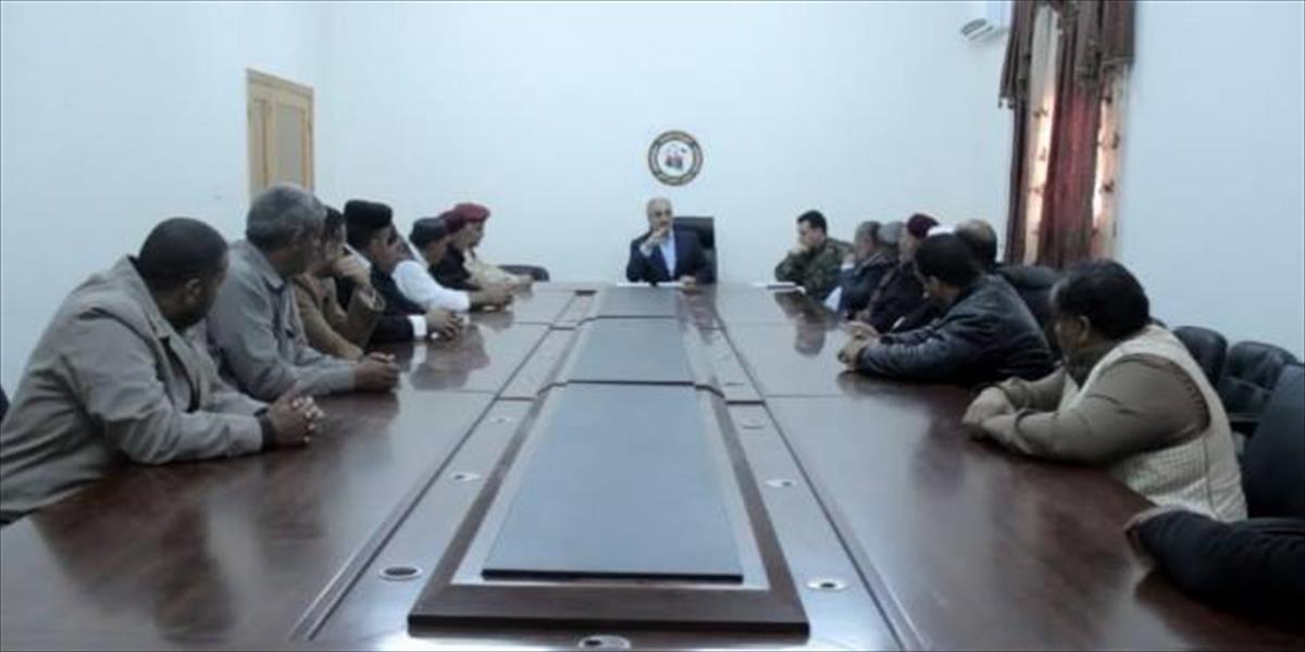 وجهاء وأعيان يجتمعون مع القائد العام للجيش الليبي