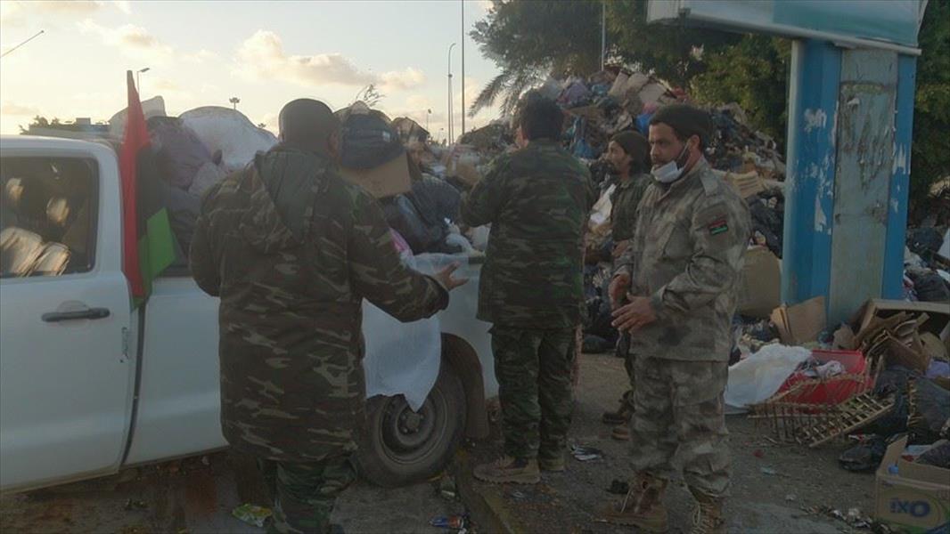كتيبة شُهداء الزاوية تُشارك بحملة نظافة بنغازي