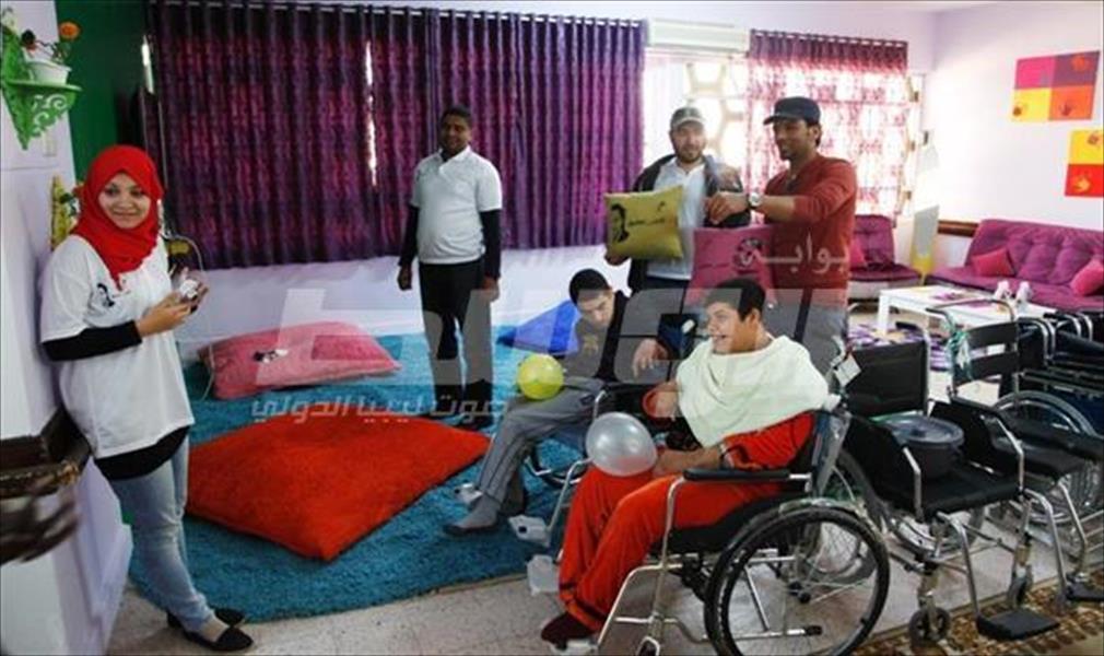 «من أجلك أبادر بنغازي» توفر 15 كرسيًّا متحركًا للأطفال متعددي الإعاقة