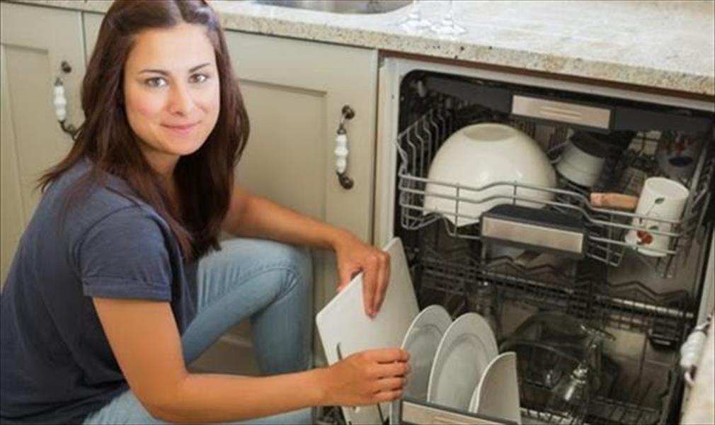 4 طرق لتنظيف غسالة الأطباق بأقل مجهود