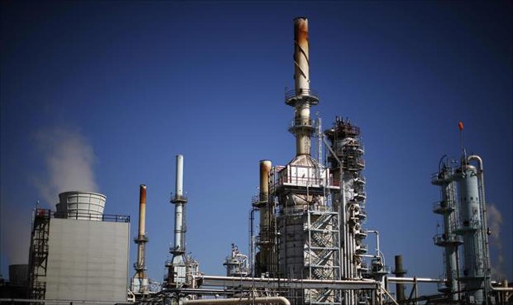 أسعار النفط تهبط تأثرًا بإعلان السعودية عدم خفض إنتاجها
