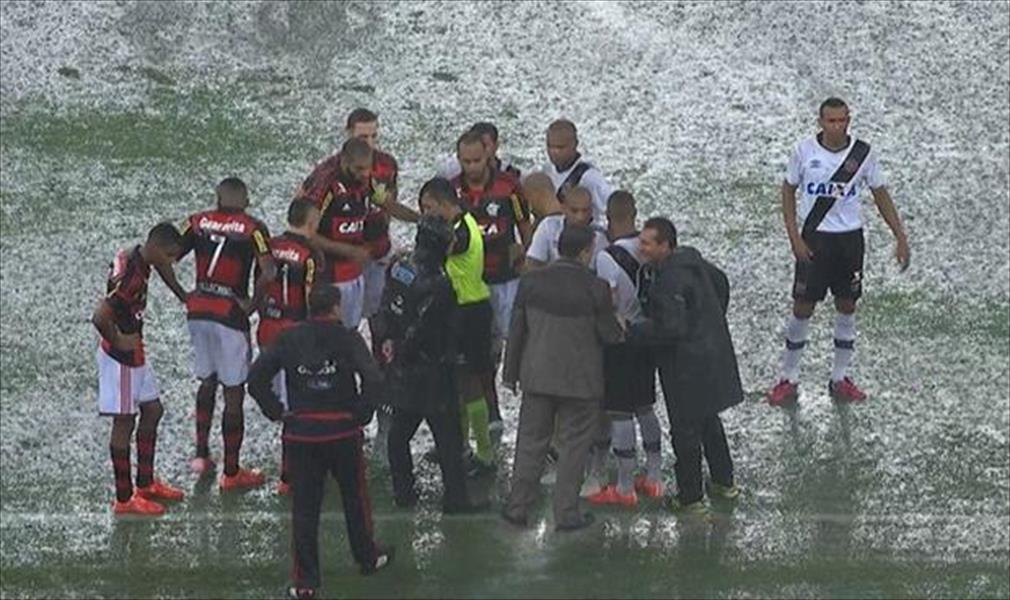 طرد 4 لاعبين وأمطار غزيرة في كلاسيكو البرازيل