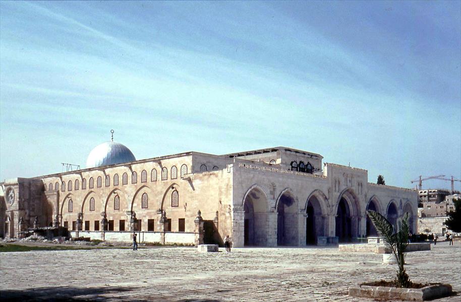 الأردن يعلق عملية نصب كاميرات مراقبة في المسجد الأقصى
