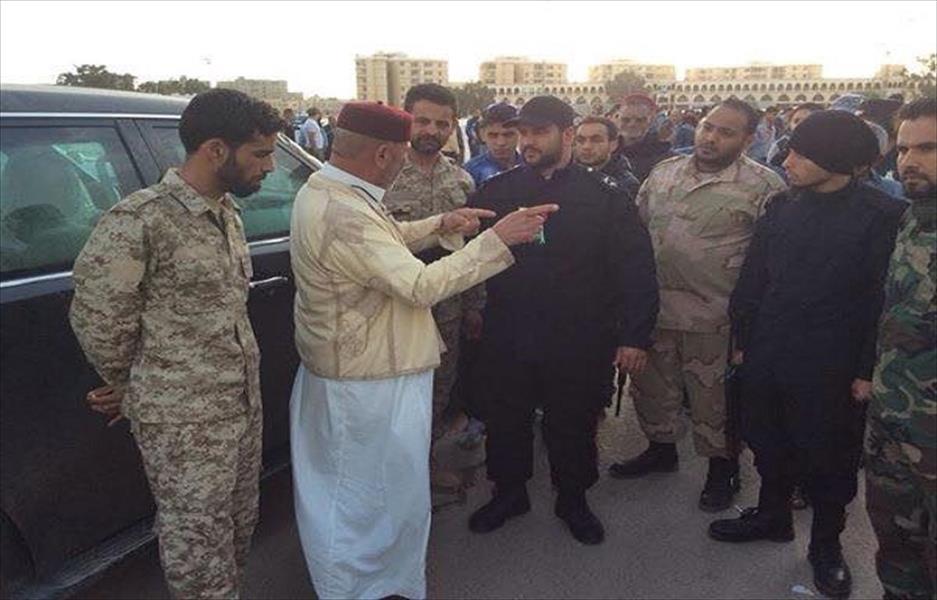 متظاهرون في بنغازي يطالبون بتنصيب حاكم عسكري للمدينة