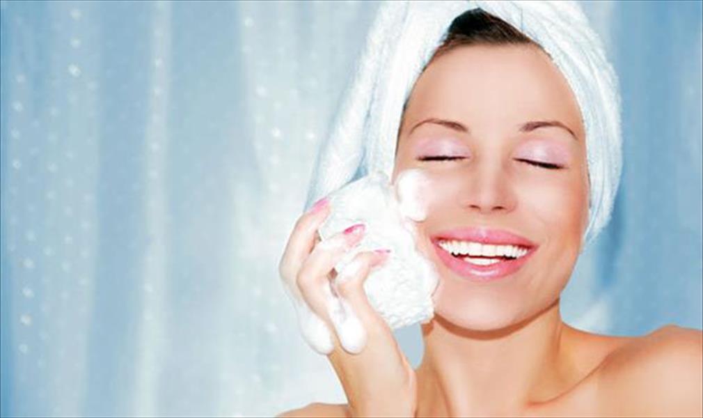 8 خطوات لتنظيف الوجه بطريقة صحيحة