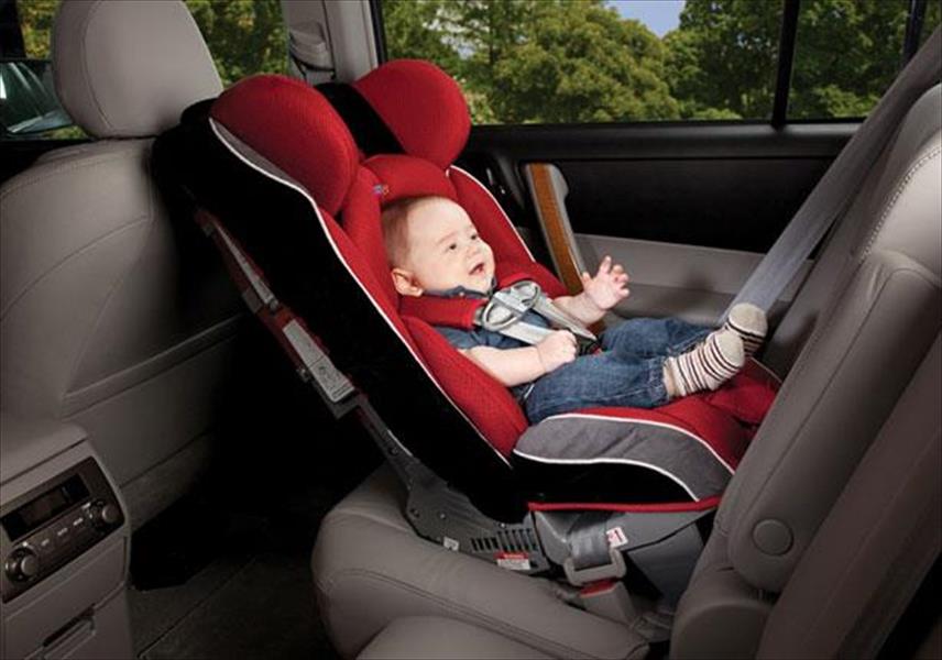 الطريقة الصحيحة لوضع مقاعد الأطفال في سيارتك