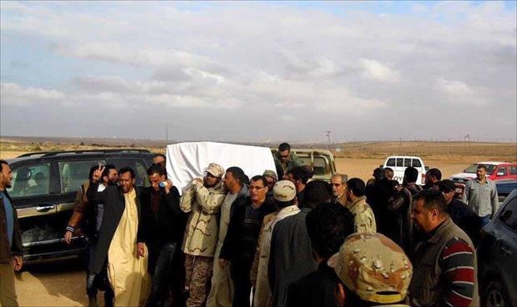 بالصور: جنازة عسكرية للعقيد جمعة تنتوش في طبرق