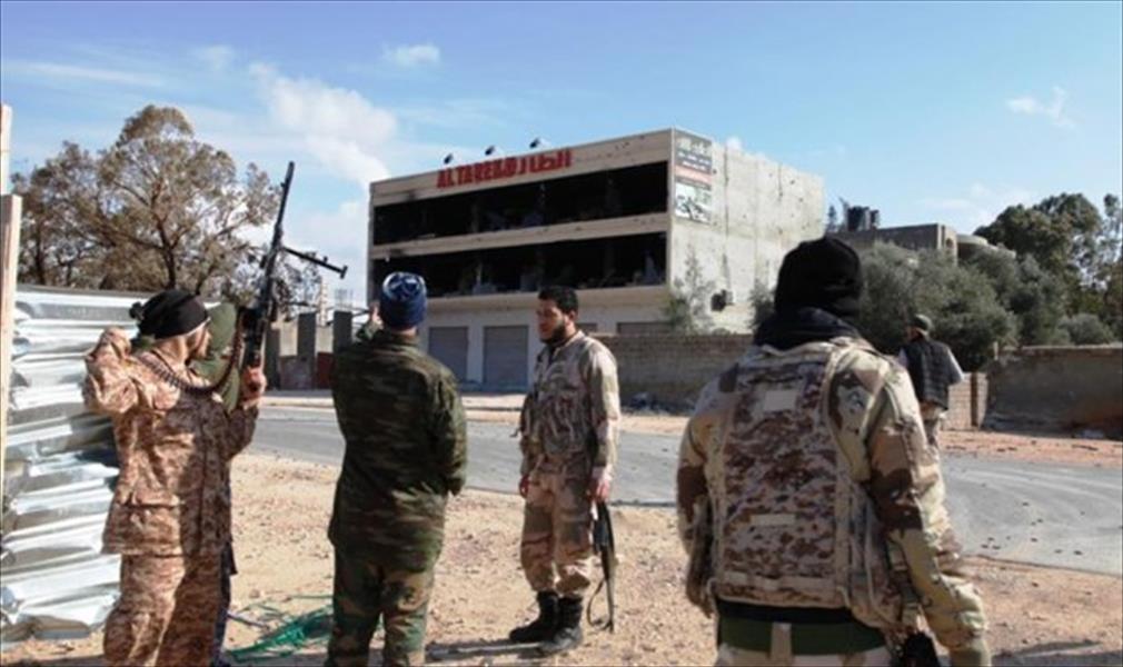 استسلام 12 مسلحًا من قوات الدروع للجيش في بنغازي طواعية