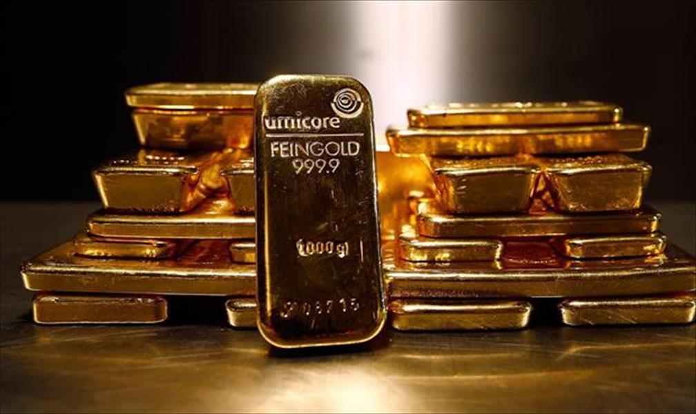 الذهب ينزل 1% مع صعود الدولار