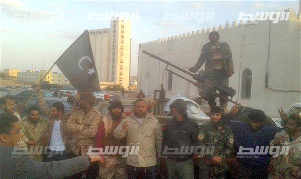 بالصور: وصول قوة عسكرية إلى طبرق قادمة من جبهة السدرة