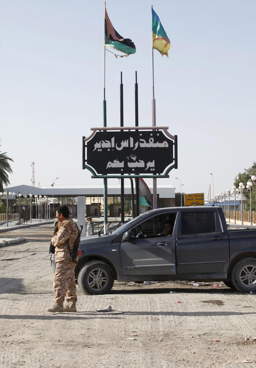 استئناف رحلات إجلاء المصريين من ليبيا بعد توقفها يومين