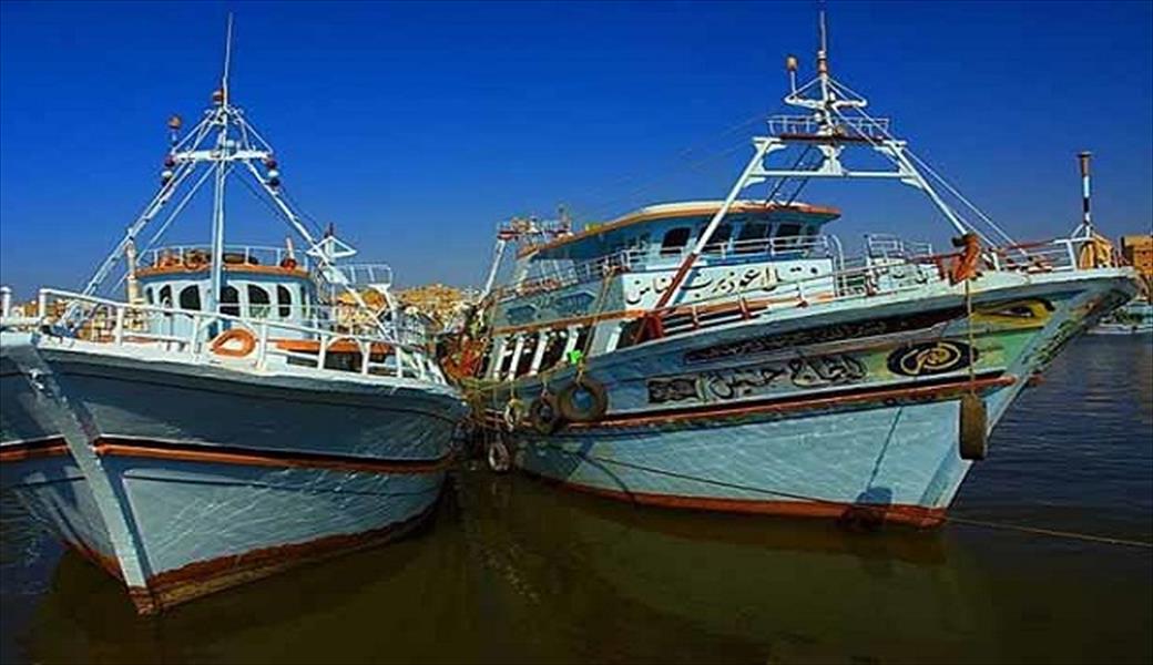 إطلاق 14 صيادًا مصريًا من قبل قوة القطاع الأوسط لحرس السواحل الليبية