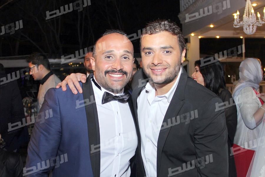 بالصور: رامي صبري يحيي حفل زفاف صديقه