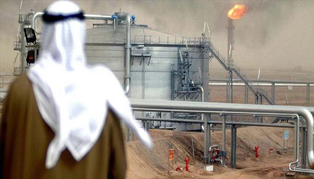 النفط يصعد أكثر من دولار بفعل السعودية