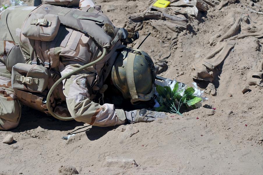 كشف مقبرة جماعية لجنود عراقيين بعد انسحاب «داعش» من تكريت