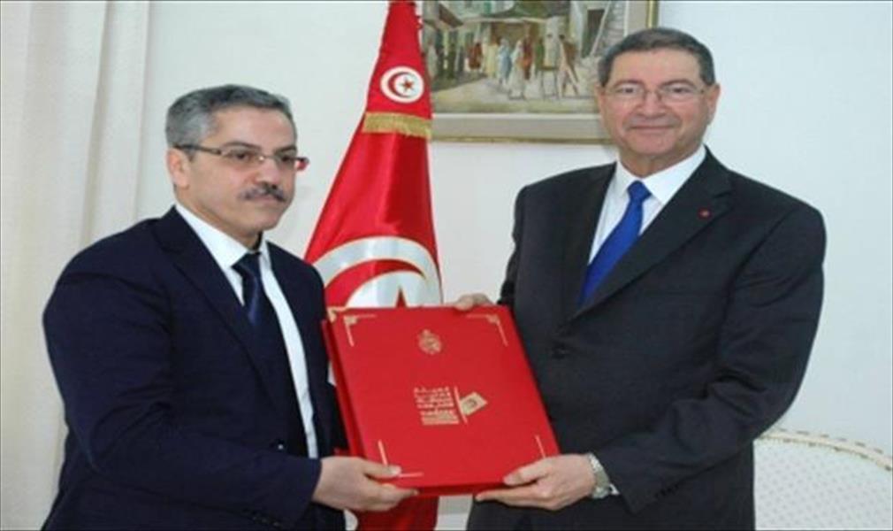 صرصار يسلِّم الصيد التقرير العام للانتخابات التونسيّة