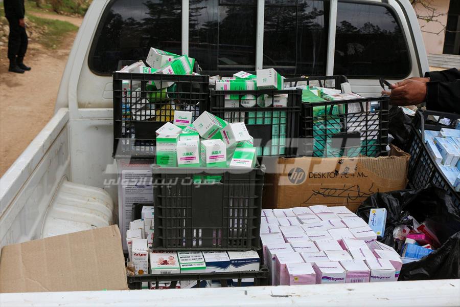 الحرس البلدي في شحات يتلف أغذية وأدوية منتهية الصلاحية