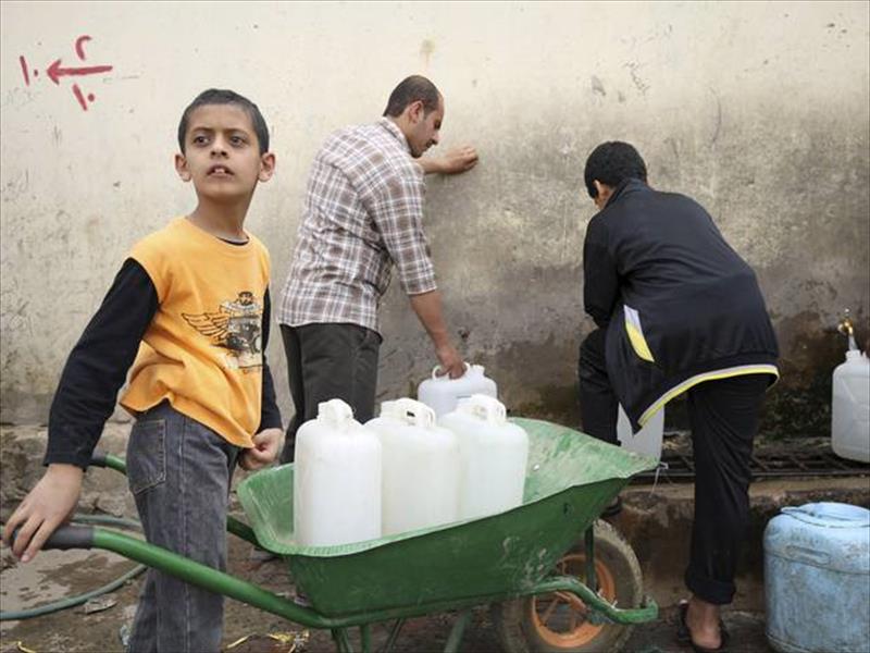 «ذي إندبندنت»: كارثة إنسانية وشيكة في اليمن بسبب المياه
