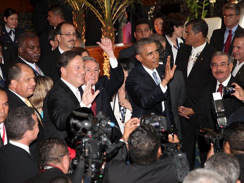 أوباما وكاسترو وجهًا لوجه للمرة الأولى في بنما