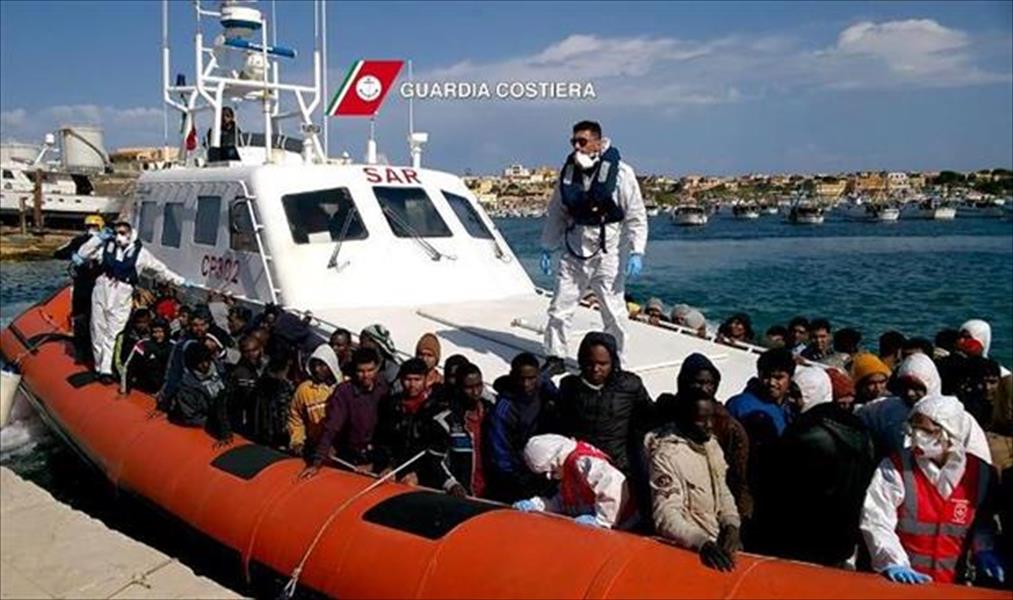 خفر السواحل يوقف 100 مهاجر قبالة القره بوللي.. وإيطاليا تنقذ 144 آخرين