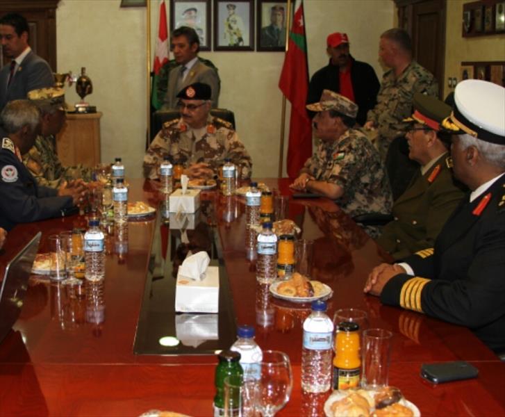 حفتر يحضر مناورة عسكرية لقوات أردنية وليبية 
