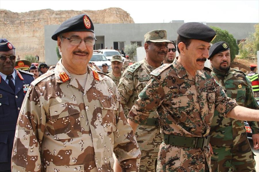 حفتر يحضر مناورة عسكرية لقوات أردنية وليبية 