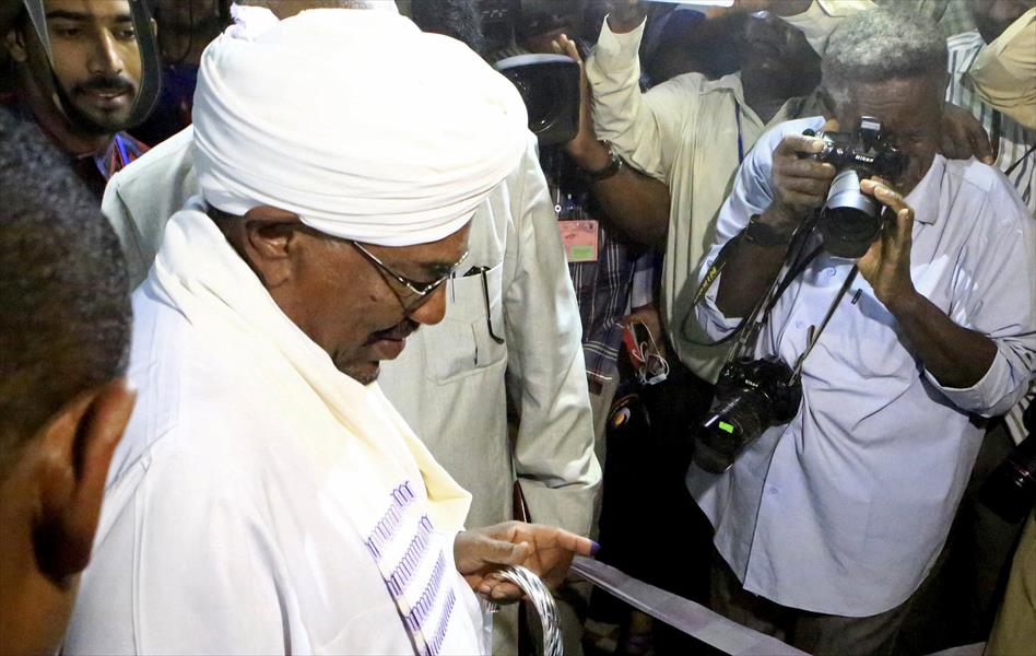 السودان يمدد فترة التصويت في الانتخابات رغم ضعف الإقبال