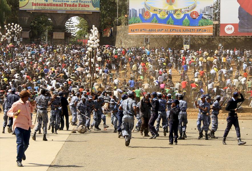رشق الشرطة بالحجارة في أديس أبابا احتجاجًا على مقتل إثيوبيين في ليبيا