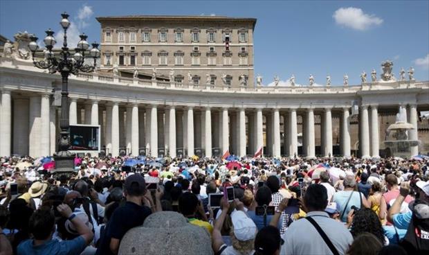 بابا الفاتيكان يطالب بتحرك «سريع» لتجنب غرق مهاجرين في «المتوسط»