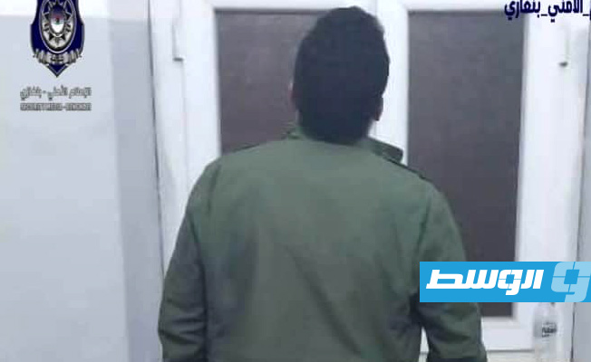 ضبط شخص يدير تشكيل عصابي متهم بسرقة شاليهات في بنغازي