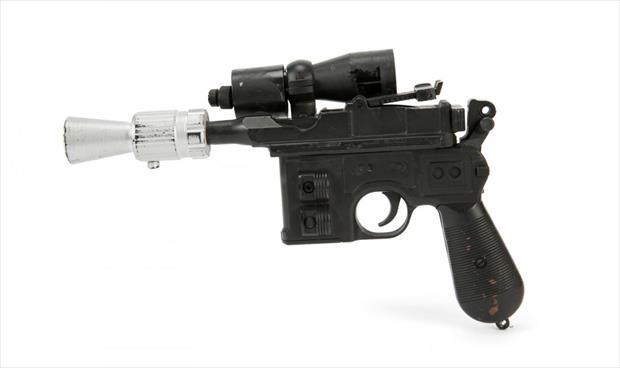 عرض سلاح أحد أبطال أفلام «ستار وورز» في مزاد