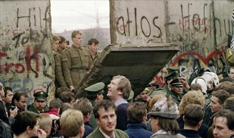 فتح جدار برلين 9 نوفمبر 1989.. اليوم الذي غير وجه العالم