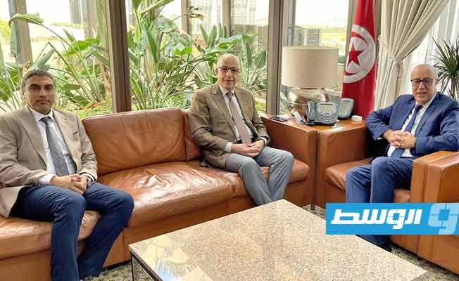 اجتماع الكبير ونائبه في تونس مع محافظ البنك المركزي التونسي، 31 أغسطس 2023. (المصرف المركزي)