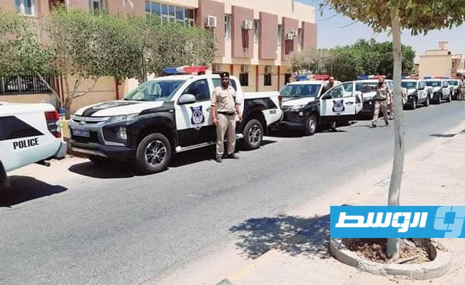 وزارة الداخلية تسلم 10 سيارات شرطة إلى مديرية أمن بني وليد