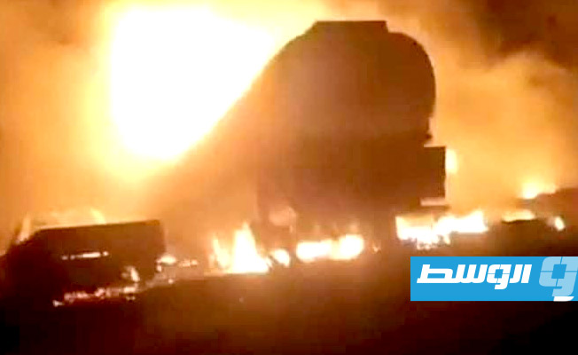 30 مصابا في انفجار شاحنة أثناء تدافع مواطنين للحصول على الوقود في «بنت بية» (صور)