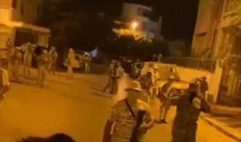 متظاهرون يصلون إلى بيت السراج في طرابلس