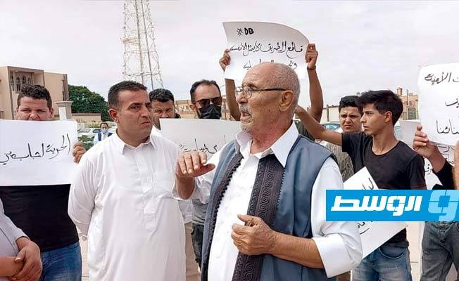وقفة احتجاجية في بني وليد تطالب بإطلاق شباب محتجزين في زليتن