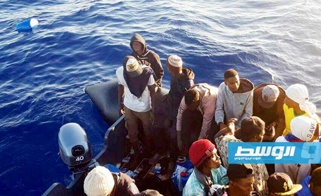 إنقاذ 89 مهاجرًا غير شرعي قرب ساحل الخمس