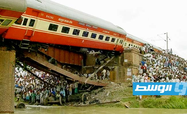 15 قتيلا في انهيار جسر للسكك الحديد بالهند