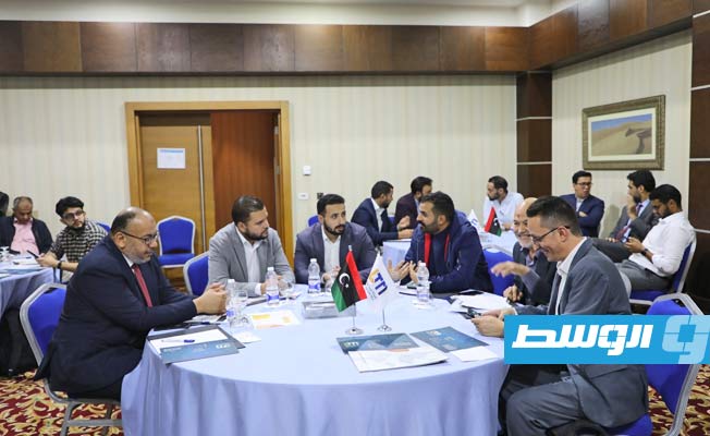 جانب من فعاليات ورشة عمل بعنوان «تسجيل المتاجر الإلكترونية لدى شبكة ليبيا للتجارة.. الفوائد والمتطلبات»، الإثنين 7 نوفمبر 2022 (وزارة الاقتصاد والتجارة)