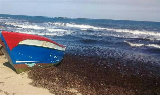 إنقاذ 10 مهاجرين والعثور على جثتين بقارب تقاذفته الأمواج من صبراتة إلى مصراتة