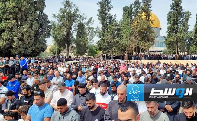 125 ألفًا يؤدون صلاة الجمعة الثالثة من رمضان في المسجد الأقصى