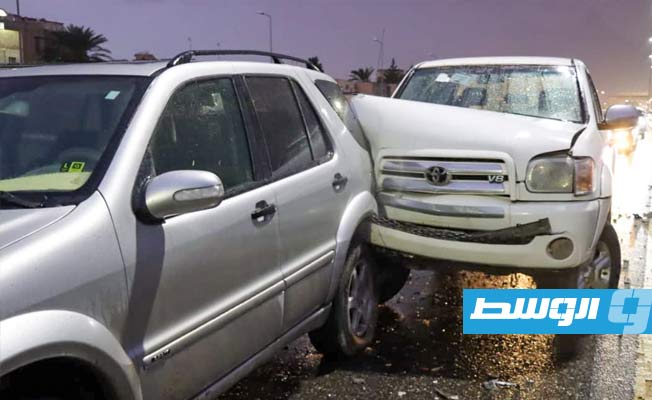 اصطدام سيارتين على الطريق السريع في طرابلس