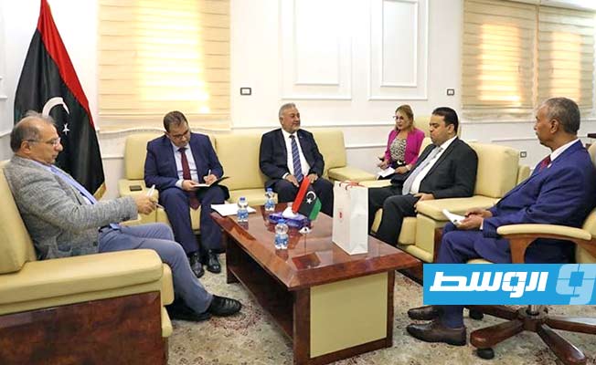 وزير العمل والتأهيل بحكومة الوحدة الوطنية الموقتة يلتقي السفير التركي لدى ليبيا كنان يلماز. (صفحة الوزارة على فيسبوك)
