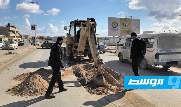 تكليف شركة محلية بصيانة وترميم الطرق الرئيسية في طبرق