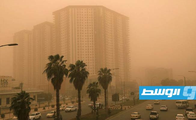 أثار العاصفة الرملية في مدينة الناصرية العراقية. (الإنترنت)