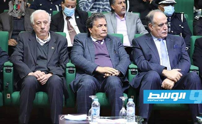 عدد من وزراء ومسؤولي الحكومة الموقتة أثناء حضور افتتاح مؤتمر الهجرة بمدينة بنغازي. الأحد 20 ديسمبر 2020. (وزارة الداخلية)