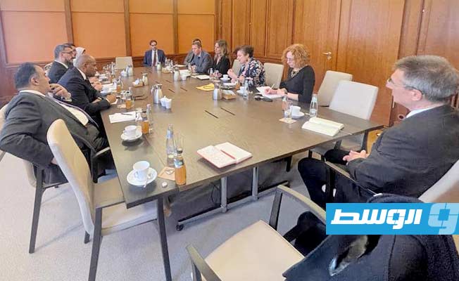 لقاء التومي والوفد المرافق له مع وزيرة الدولة بالخارجية الألمانية كاتي بول في برلين، الأربعاء 1 مارس 2023. (وزارة الحكم المحلي)