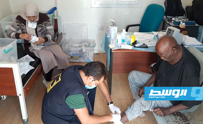«الدولية للإغاثة» تواصل تقديم الخدمات الطبية للمهاجرين في مركز إيواء طرابلس